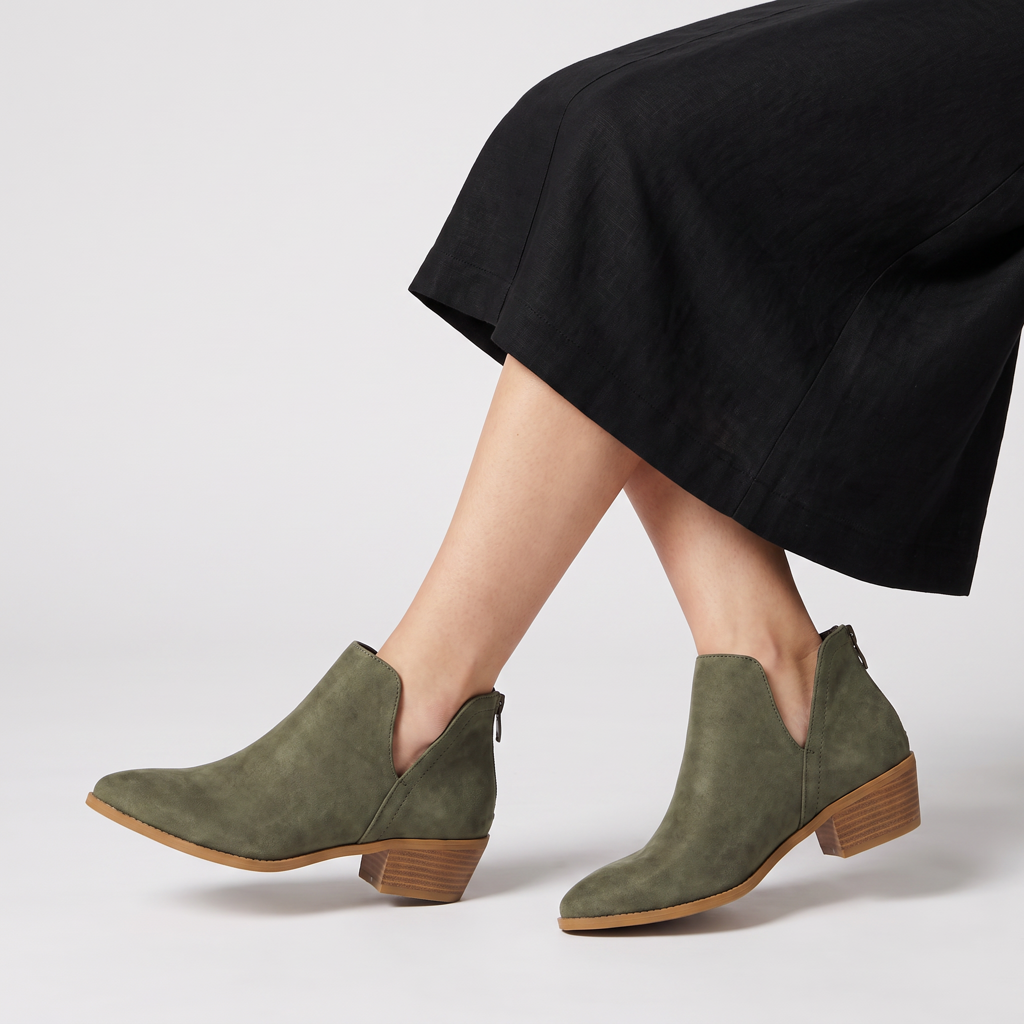Women's Low-Cut V-Front Ankle Boots